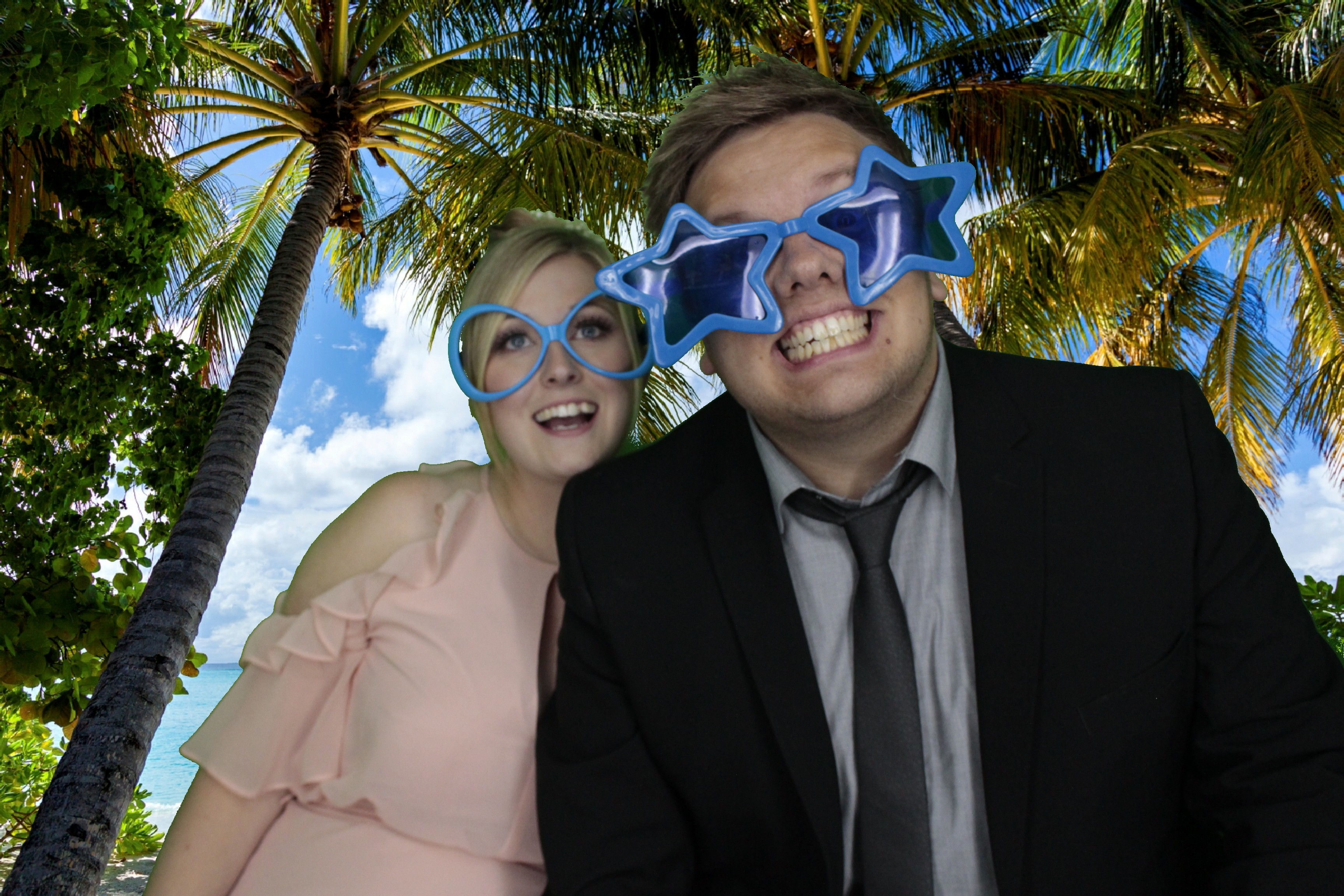 Mr & Mrs Bowles | View more photos from the event at gallery.myphotoboothexperience.co.uk/u/MyPhotoBoothExperienceLtd/Mr-Mrs-Bowles